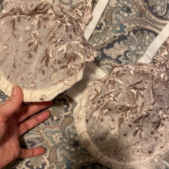 Two Bras both are 42D. Excellent to new condition - Picture 4 of 5